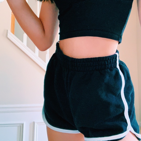 SOLD🚫 Brandy Melville Black &White Lisette Shorts - Picture 4 of 5